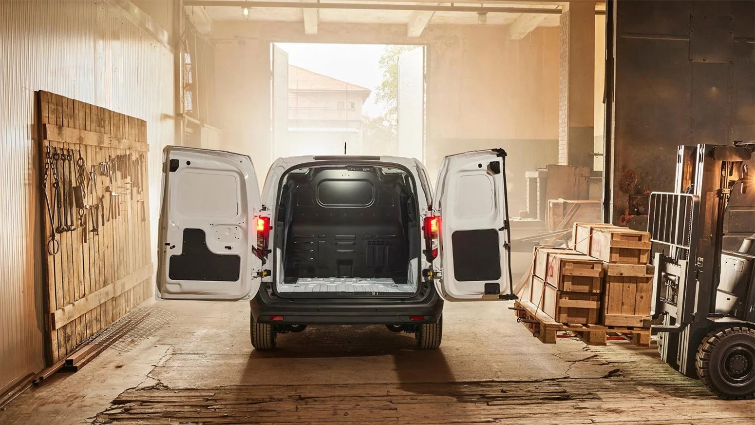 Ford Transit Courier varerum