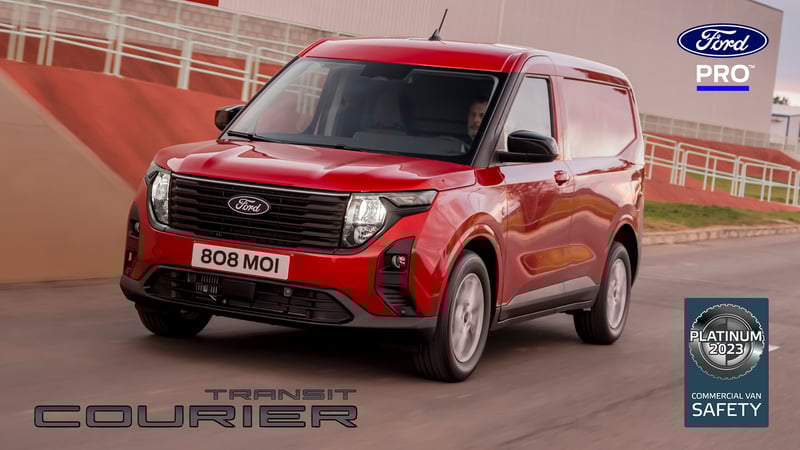 Ford Transit Courier Rød