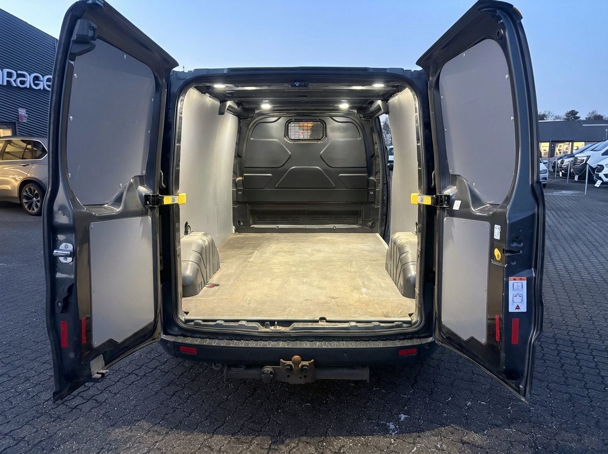 Ford Transit Custom Van 14