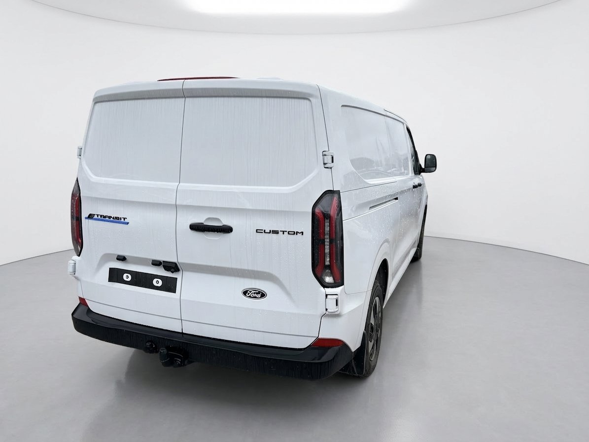 Ford E-Transit Custom 7