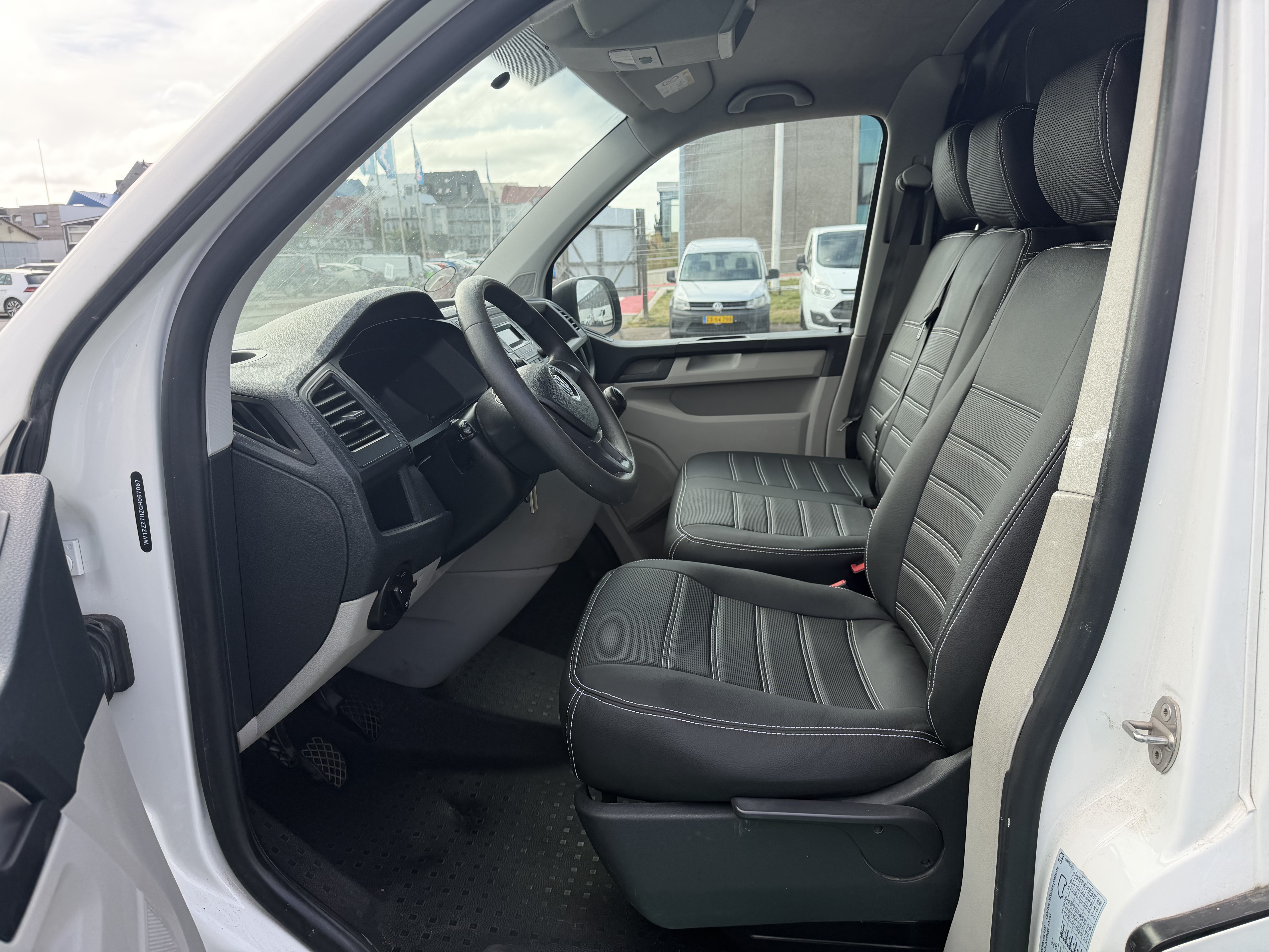VW Transporter 24
